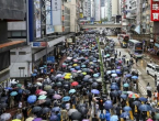 Tisuće ljudi izašle na mirni prosvjed na ulice Hong Konga