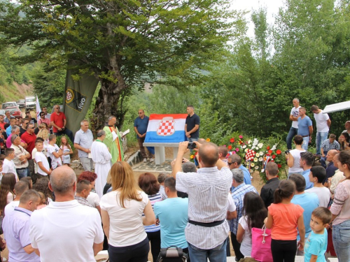 FOTO: Na Pomenu otkrivena spomen-ploča dvojici poginulih branitelja iz Rame