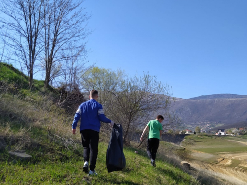 FOTO: Vrijedni Framaši župe Rama-Šćit akcijom čišćenja obilježili Dan planeta Zemlje