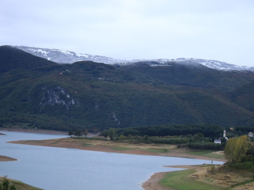 Snijeg zabijelio vrhove ramskih planina