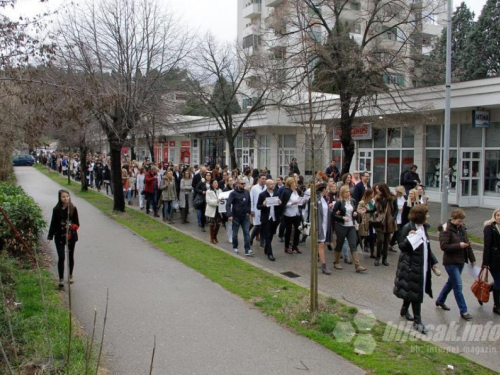 HNŽ: Vlada liječnike poziva za pregovarački stol