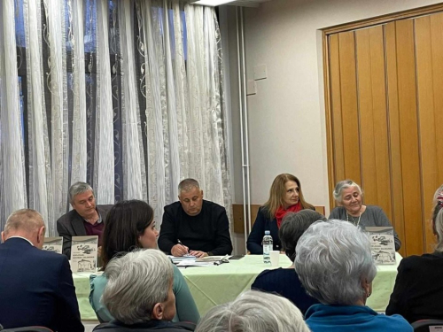 FOTO: Ramljak Ivan Čuljak u Bjelovaru predstavio svoju treću zbirku pjesama