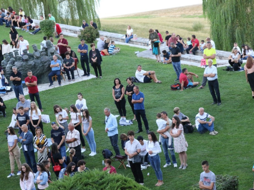 FOTO: Druga večer trodnevnice Maloj Gospi na Šćitu