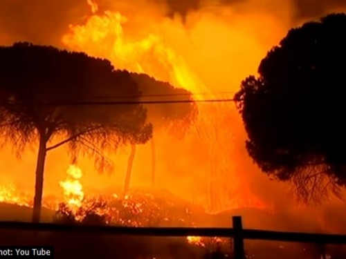 Požar poharao španjolski park prirode, evakuirani stanovnici