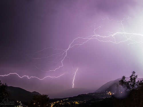 FOTO/VIDEO: Munje parale nebo nad Ramom