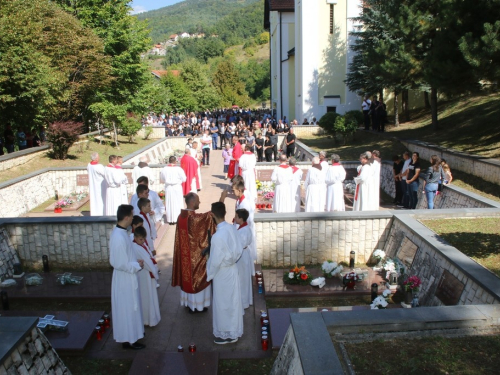 FOTO: Obilježena 28. obljetnica stradanja Hrvata na Uzdolu