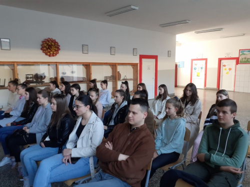 FOTO: Duhovna obnova mladih u Župi Presvetog Srca Isusova u Prozoru