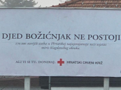 Crveni križ plakatima poručio ''Djed Božićnjak ne postoji''