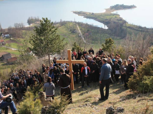 FOTO: Ramski put križa na brdo Gračac
