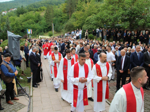 FOTO: Obilježena 32. obljetnica stradanja Hrvata na Uzdolu