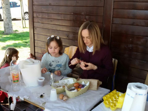 FOTO: Održana radionica tradicionalnog šaranja uskrsnih jaja