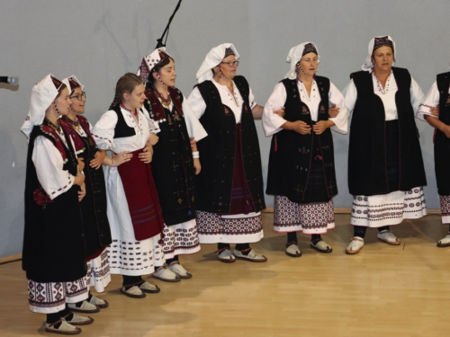 FOTO/VIDEO: 2. večer folklora u Prozoru - ''Običaje svoje zaboravit neću''