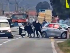 Bijelo Polje: Skupina s fantomkama palicama razbila automobil i napala vozača