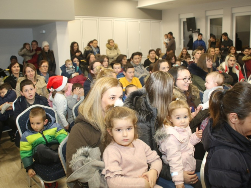 ​FOTO: Sv. Nikola razveselio mališane u Rumbocima