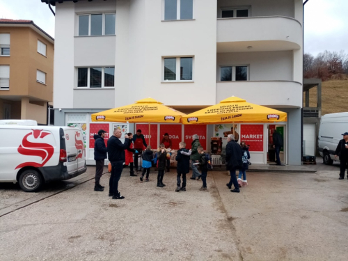 FOTO: U Prozoru otvoren Bakovićev 13. Market