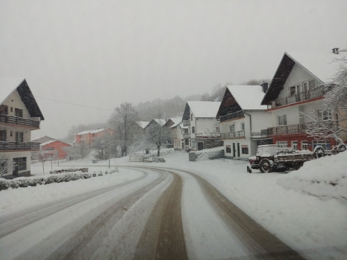 U većem dijelu zemlje promet otežan zbog snijega