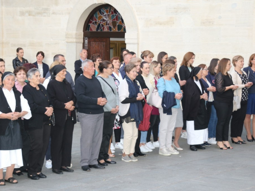 FOTO: Na Šćitu započela trodnevnica, Mladu misu slavio p. Marko Petričević