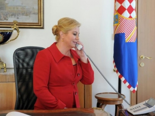 Kolinda izbacila bistu Tita, Mesić je želi u svome uredu