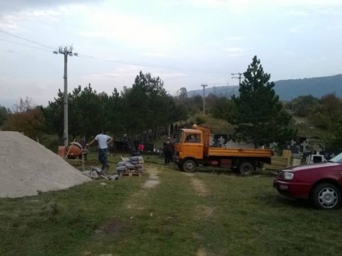 Proslapljani prikupljaju priloge za obnovu groblja "Proslap"