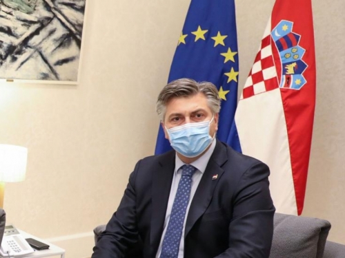 Plenković: Nikada se nije raspravljalo o uvođenju policijskog sata
