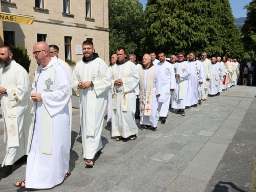 FOTO: Mlada misa fra Mislava Jozića na Šćitu