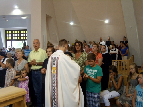 FOTO: Misa sekundacija mladomisnika Ljube Zelenike u župi Uzdol