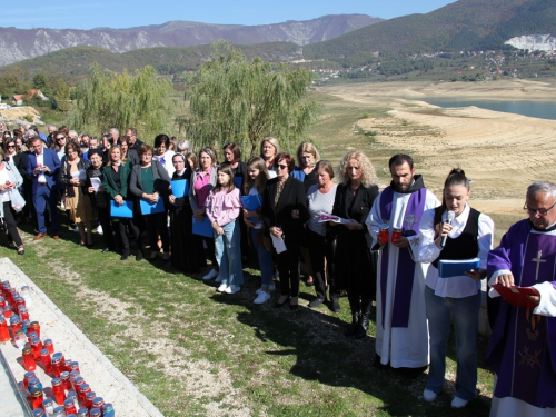 FOTO: Na Šćitu obilježen Dan sjećanja na ramske žrtve