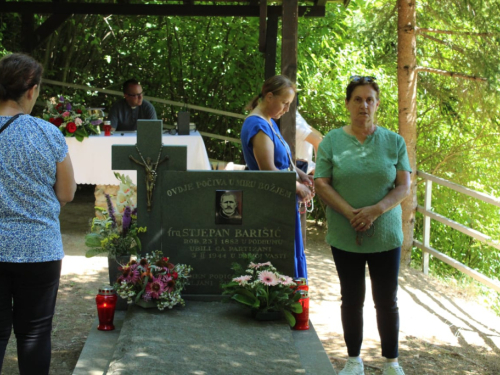 FOTO: Hodočašće na grob fra Stjepana Barišića u župi Uzdol