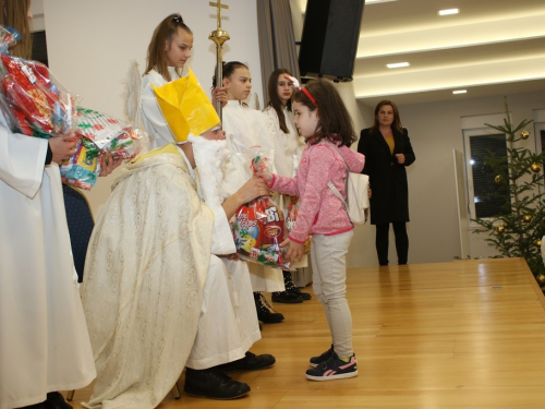 FOTO: Sv. Nikola razveselio mališane u Rumbocima