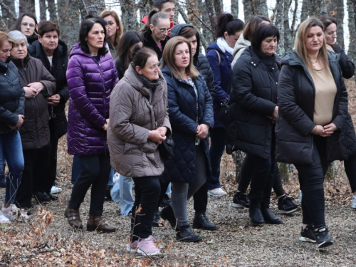 FOTO: Put križa kroz fratarski gaj na Šćitu