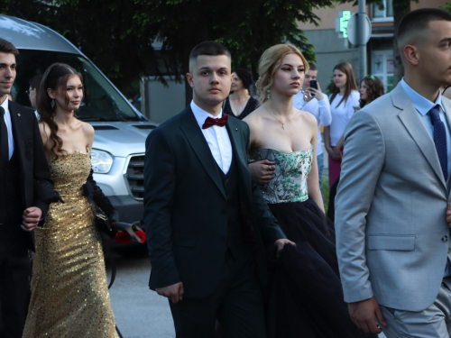 FOTO/VIDEO: Matura 2024. - Defile mladosti na ulicama Prozora