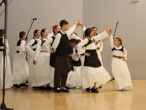 FOTO: U Prozoru održana večer folklora