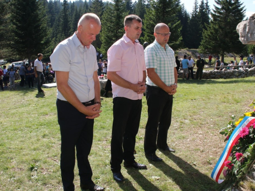 FOTO/VIDEO: Na Vran planini služena misa za poginule duvandžije