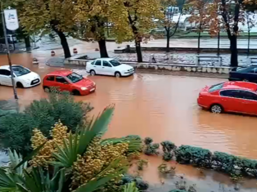 Nevrijeme razara Hrvatsku: Gradovi pod vodom, stvaraju se bujice...