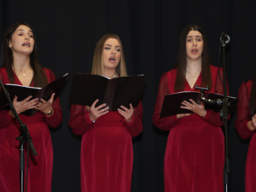 FOTO: U Prozoru održan koncert ''Svim na zemlji''
