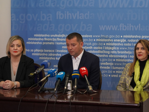 Stop korištenju mobitela u prometu! - Najavljena kampanja Glavu gore!