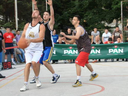 FOTO: Počeo turnir u uličnoj košarci "Streetball Rama 2014."