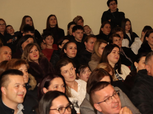 FOTO: U Prozoru predstavljena slikovnica Magdalene Jeličić ''Djed, dječak i računalo''