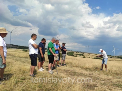 Tomislavgrad: Vjetrenjače zavrtjele priču o prvom golf terenu