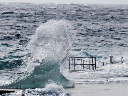 Surferi pali u more. Hrvat sam doplivao do obale, Slovencu nema traga