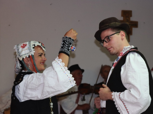 FOTO: Na Šćitu održana 5. kulturno-vjerska baština Hrvata BiH pod geslom ''Vratimo nadu zavičaju''