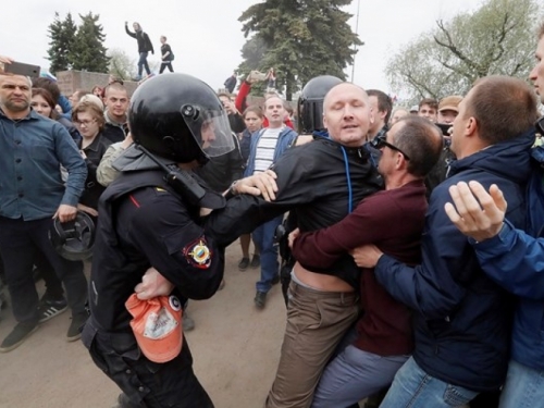 Prosvjedi u Rusiji: Uhićeno više od 1000 ljudi, SAD traže hitno oslobađanje
