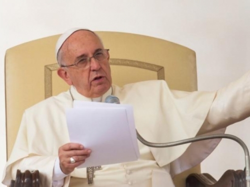 Papa Franjo žali zbog prekida "krhkog primirja" između Armenije i Azerbajdžana