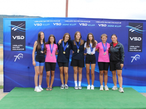 FOTO: Na Ramskom jezeru održana 10. veslačka regata
