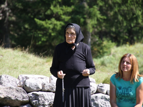 FOTO/VIDEO: Na Vran planini služena misa za poginule duvandžije