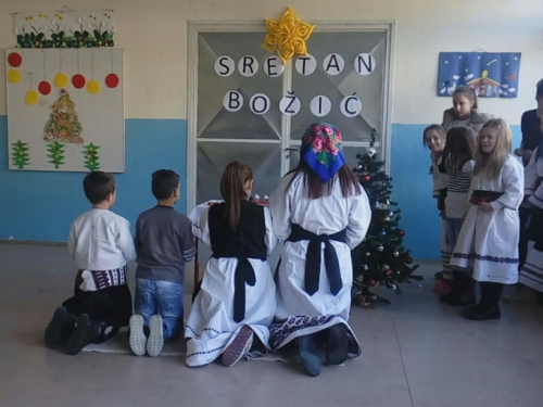 FOTO: Božićna priredba na Uzdolu