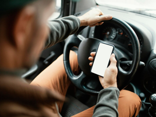 Može li carinik tražiti pregled mobitela na granici?