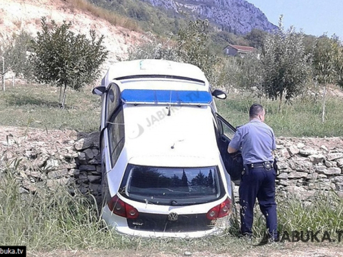 Ljubuški: Policijski automobil završio na zidu