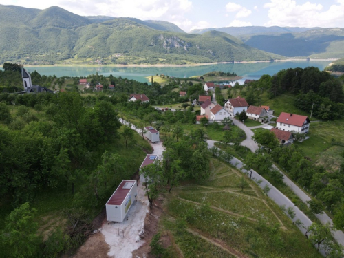 FOTO: Borići donijeli novitet u Ramu – slobodnim uzgojem koka proizvode zdrava jaja