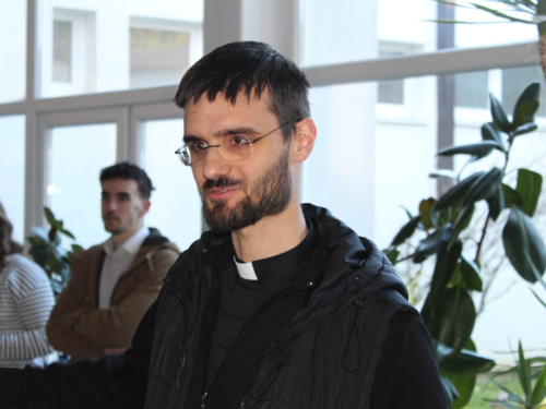 FOTO: Dekanski susret budućih krizmanika Ramskog dekanata u župi Prozor